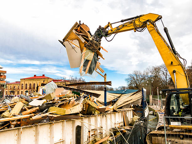Commercial Cleanout Services in South Taft, CA